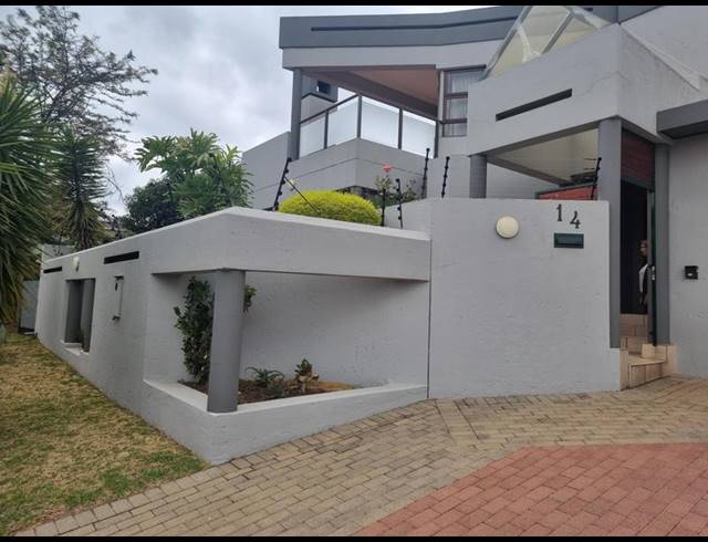 4 BEDROOM HOUSE FOR SALE IN MARAIS STEYN PARK